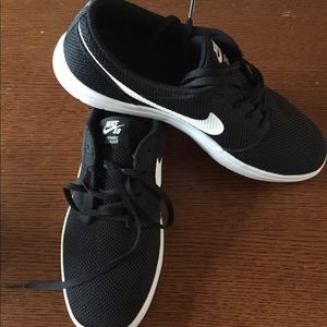 Men’s size 10.5 Nike shoes